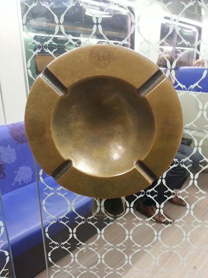 20141202 1 Een asbak Een rokerscoupe