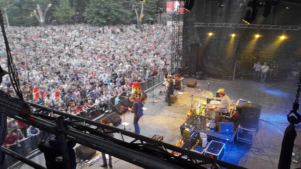 20150823 Best rebels om naar Armand te luisteren vanaf de VIP tribune