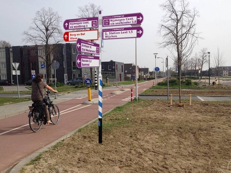 20150909 Paarse borden